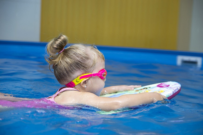 Картинки по запросу Плавание при недержании мочи у детей